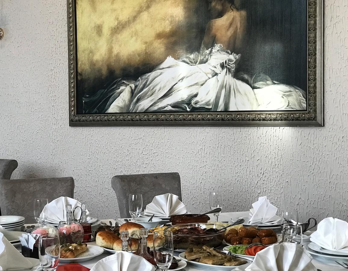 Golden Inn Hotel Majdanpek Buitenkant foto