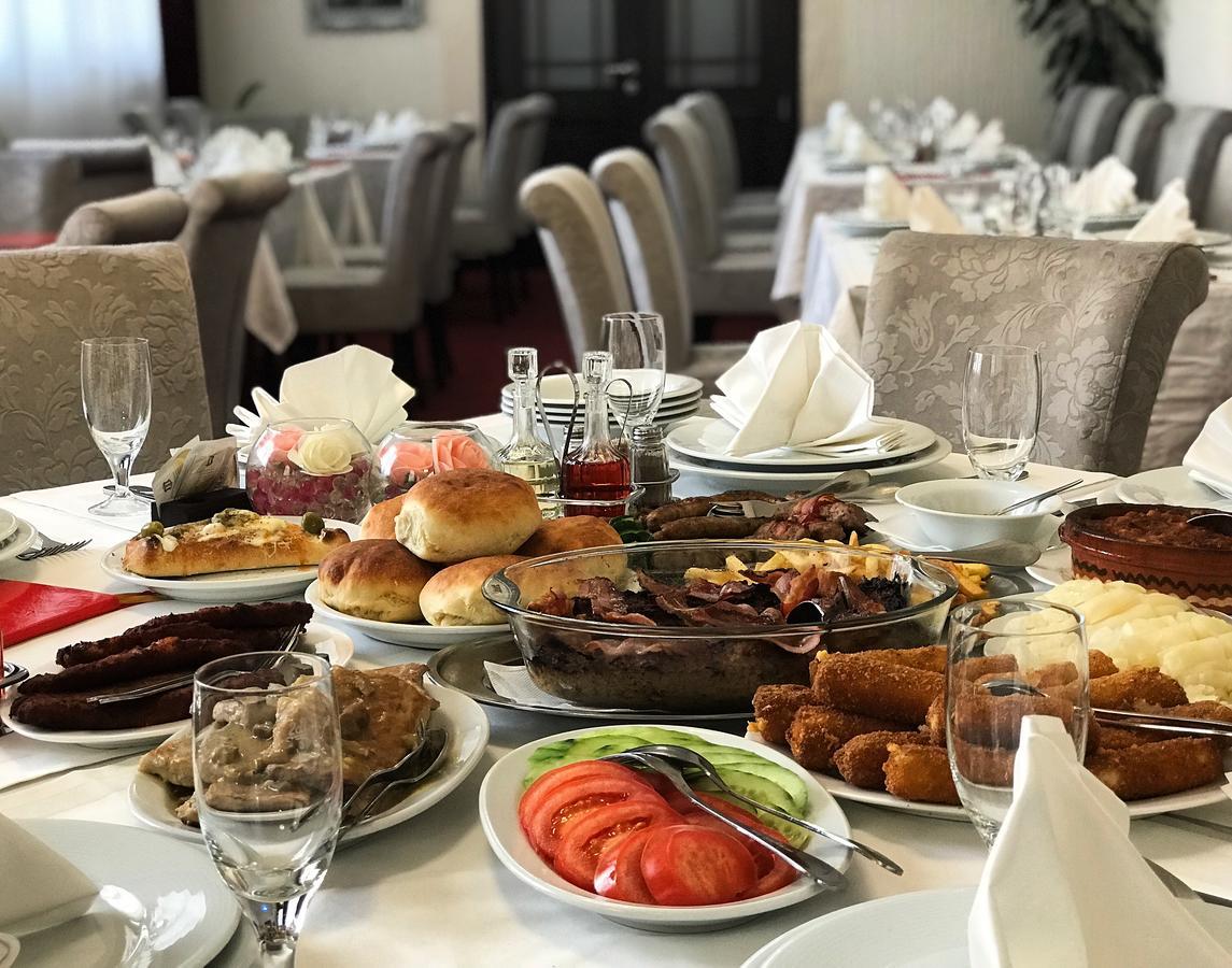 Golden Inn Hotel Majdanpek Buitenkant foto