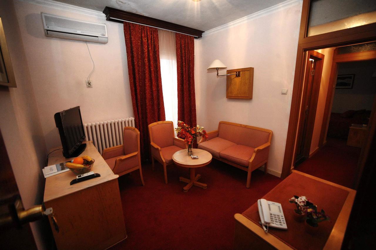 Golden Inn Hotel Majdanpek Buitenkant foto