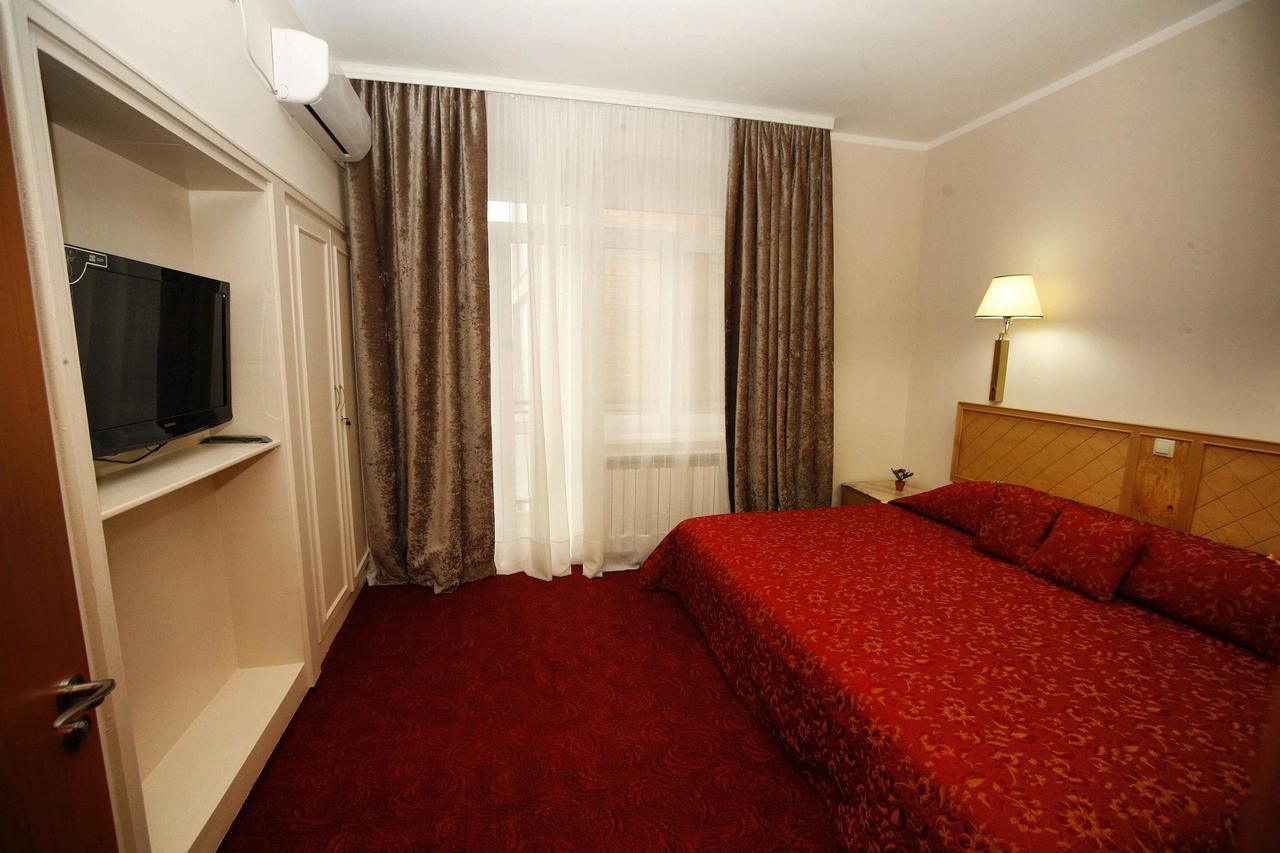 Golden Inn Hotel Majdanpek Buitenkant foto