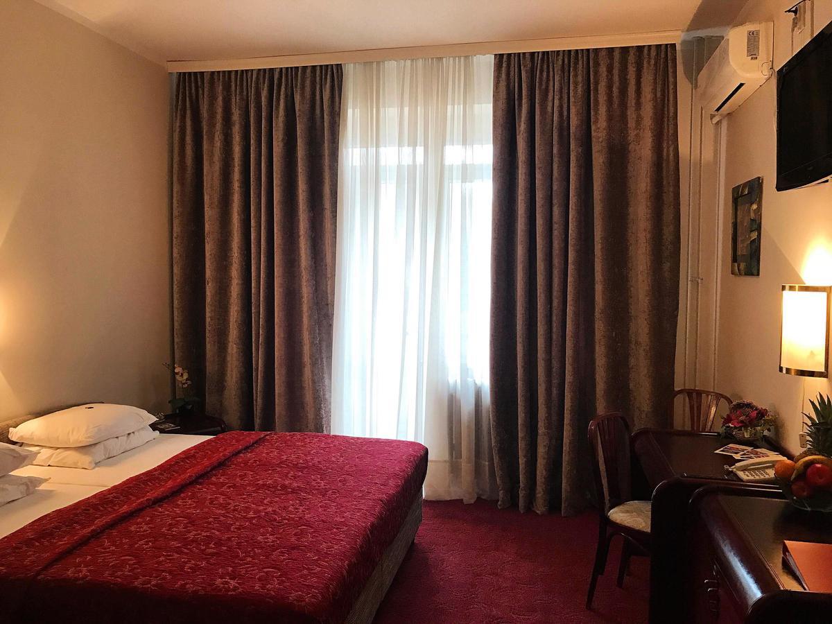 Golden Inn Hotel Majdanpek Buitenkant foto