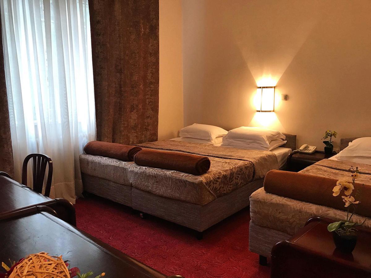 Golden Inn Hotel Majdanpek Buitenkant foto